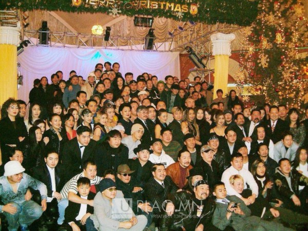 Олны танил хүмүүсийн хуучин зурагнууд